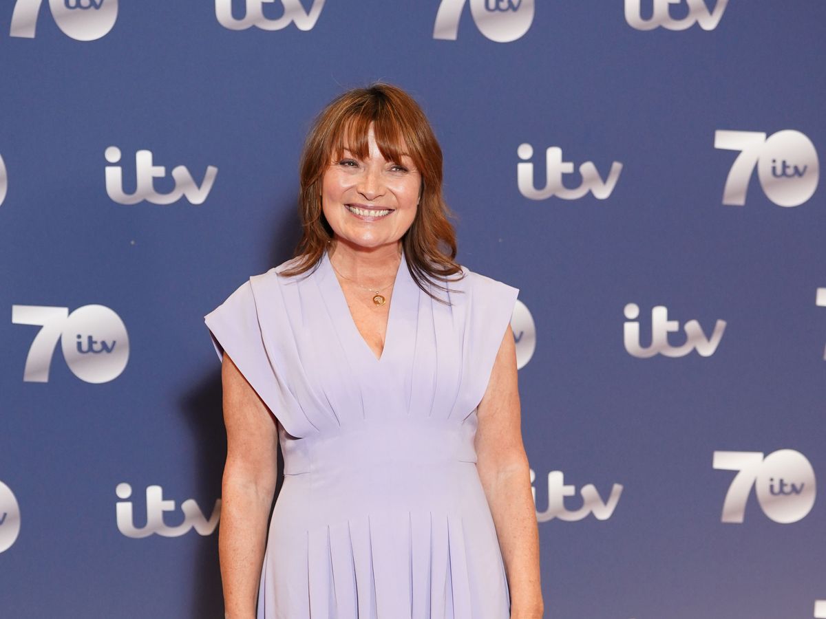 Lorraine Kelly reveals she is in mourning after death of her father