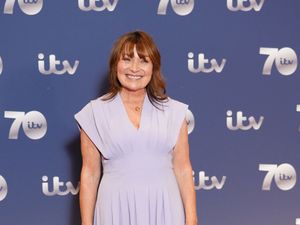 Supporting image for story: Lorraine Kelly reveals she is in mourning after death of her father