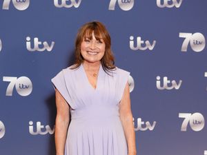 Supporting image for story: Lorraine Kelly reveals she is in mourning after death of her father