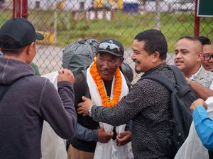 Supporting image for story: Everest guide scales peak for 29th time