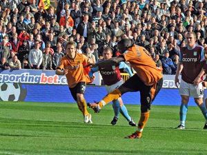 Supporting image for story: Pictures of all the match action