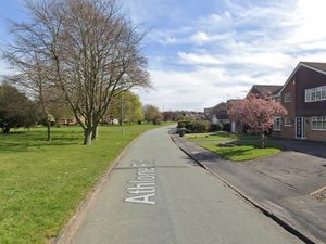 Supporting image for story: Police step up patrols in neighbourhood where robbers put gun to boy's head