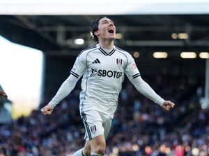 Supporting image for story: Fulham come from behind to push Burnley closer to relegation