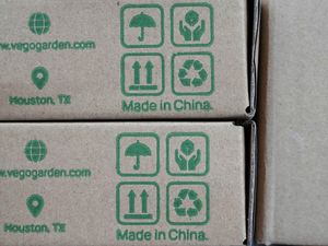 Supporting image for story: Trump hits back with tariffs of 125% after China hikes taxes on US goods to 84%