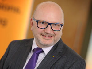 Supporting image for story: Crowe urges more bank support to new business