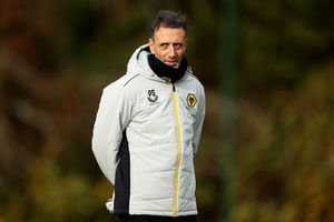 Pablo Sanz observes during training (Getty)