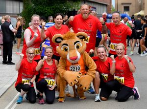 Charity runner Earl Edwards with Hartshill Runners.