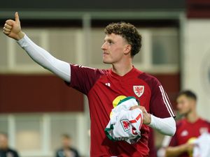 Supporting image for story: Nathan Broadhead withdraws from Wales squad with teenager Charlie Crew called up