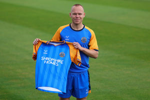 Anthony Scully signs for Shrewsbury Town