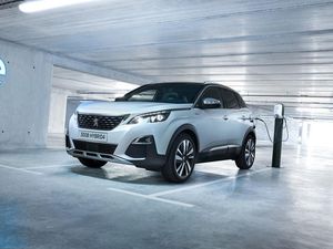 Supporting image for story: Peugeot 3008 SUV gets 296bhp plug-in hybrid powertrain