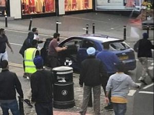 Supporting image for story: Have-a-go heroes attempt to stop jewellery raid