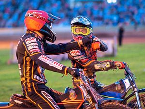 Supporting image for story: Hungry Wolverhampton Wolves sink the Pirates