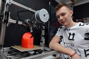 Ross used the Vellman K8200 3D printer to create the model