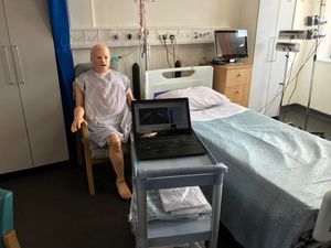 Supporting image for story: Queen’s surprise as medical dummy tells her he’s feeling dizzy