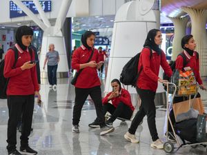 Supporting image for story: Iranian women’s football team leaves Malaysia for Oman after asylum reversal