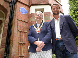 Supporting image for story: Rachael Heyhoe Flint honoured with blue plaque unveiled at family home