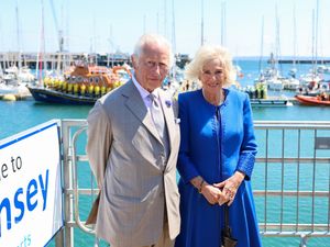 Supporting image for story: King samples a glass of ‘Charles’ ale on trip to Guernsey