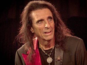 Supporting image for story: Alice Cooper praises Ozzy Osbourne as rock-and-roll ‘lifer’