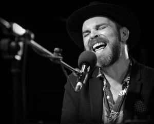 Gaz Coombes. Picture by: Chris Close