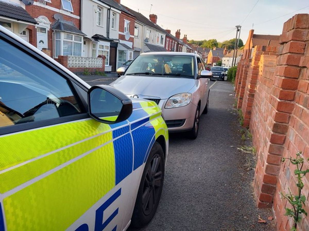 Car fitted with cloned licence plates is removed from Dudley street