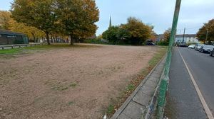 The deserted car park on the northern side of Pitfield Street