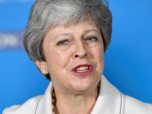 Supporting image for story: PM pulls Brexit Bill from Commons as pressure for her to quit intensifies