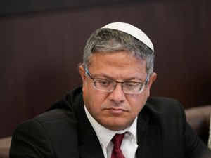 Supporting image for story: Israeli minister visits sensitive Jerusalem holy site, threatening Gaza talks