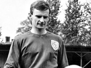 Supporting image for story: Former Shrewsbury Town captain Geoff Fellows dies, aged 76