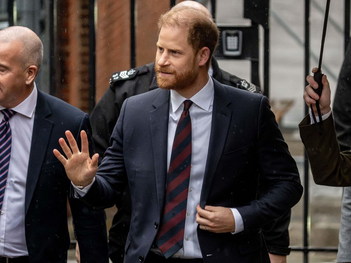 Harry denies having &lsquo;leaky&rsquo; social circles in battle with Daily Mail publisher