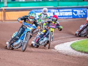 Supporting image for story: Wolverhampton Wolves pipped at the post by Poole Pirates