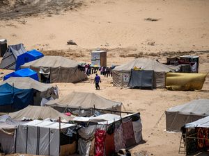 Supporting image for story: Palestinians flee Gaza City again after heavy Israeli bombardment