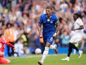 Supporting image for story: Chelsea claim controversial derby victory over Fulham to maintain strong start