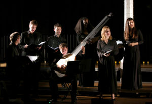 The Mancunium Consort and Alvaro Ibarra on theorbo. Photo by Robert Piwko.