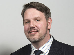 Supporting image for story: Commissioner in pledge on staff after survey shows public seeing fewer bobbies on the beat