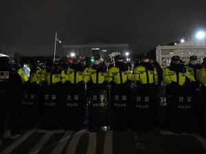 Supporting image for story: South Korean president says he will lift martial law after legislators’ vote