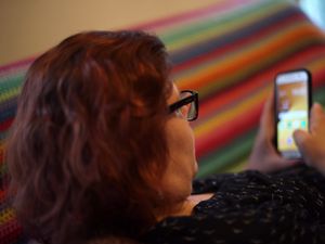 Supporting image for story: Study uncovers why the brain can quickly process short messages on screens