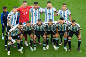 Argentina players pose for group photo prior to the start of the World Cup group C soccer match between Argentina and Saudi Arabia at the Lusail Stadium in Lusail, Qatar, Tuesday, Nov. 22, 2022. (AP Photo/Luca Bruno).