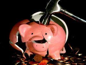 Supporting image for story: Households ‘face double whammy of soaring interest rates and sky-high inflation’