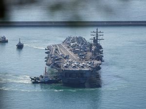 Supporting image for story: US aircraft carrier arrives in South Korea for joint drills