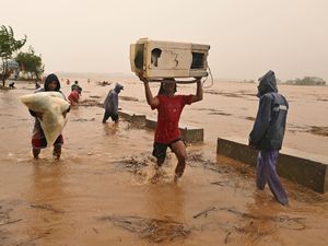Supporting image for story: Typhoon batters storm-weary Philippines and displaces thousands more people