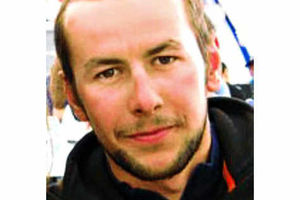 Supporting image for story: Explorer Finn Walton's Pole date with Helen Skelton
