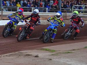 Supporting image for story: Wolves defeated as race for play-off place goes on 