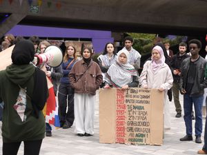 Supporting image for story: Government could crack down on chants at pro-Palestine protests, warns Starmer