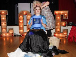 Supporting image for story: Bride shaves locks for charity