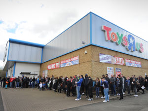 Supporting image for story: Last-gasp effort to save Toys R Us