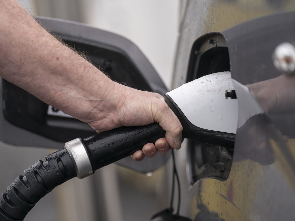 Expert tells MSPs there is more &lsquo;confidence&rsquo; in electric-powered HGVs