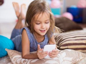 Supporting image for story: 'Shocking' plastic surgery games for children must go from internet, experts say