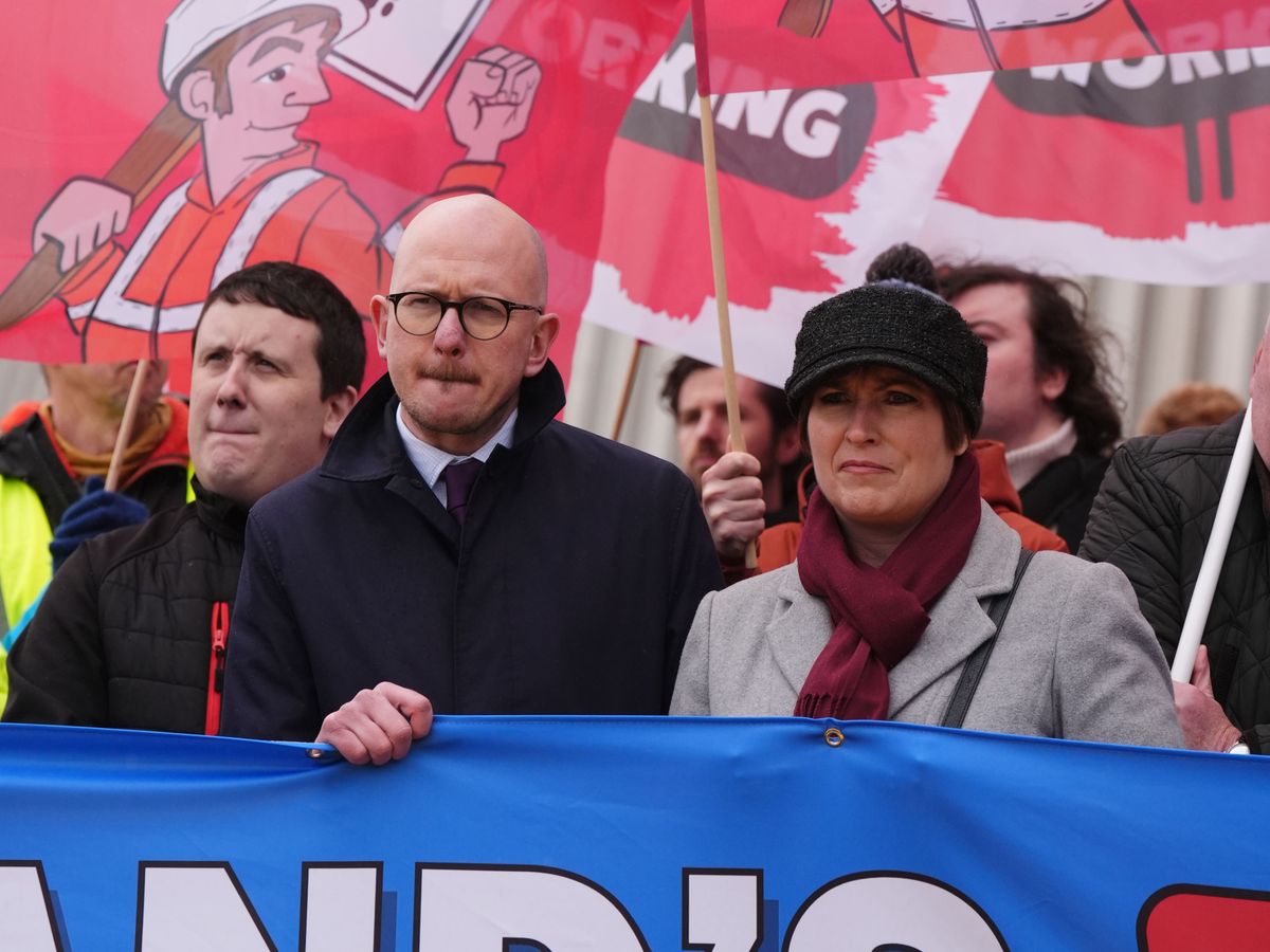 Labour MP pledges to continue to challenge party leadership after whip restored