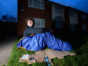 Supporting image for story: Tristan, 13, braves the cold for homeless