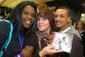 Supporting image for story: Fans stay for Andre despite delay